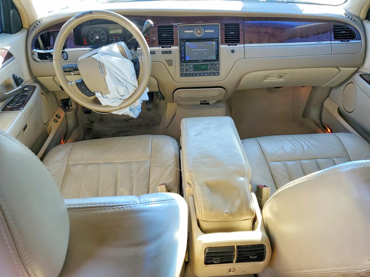2006 LINCOLN TOWN CAR SIGNATURE photo 8
