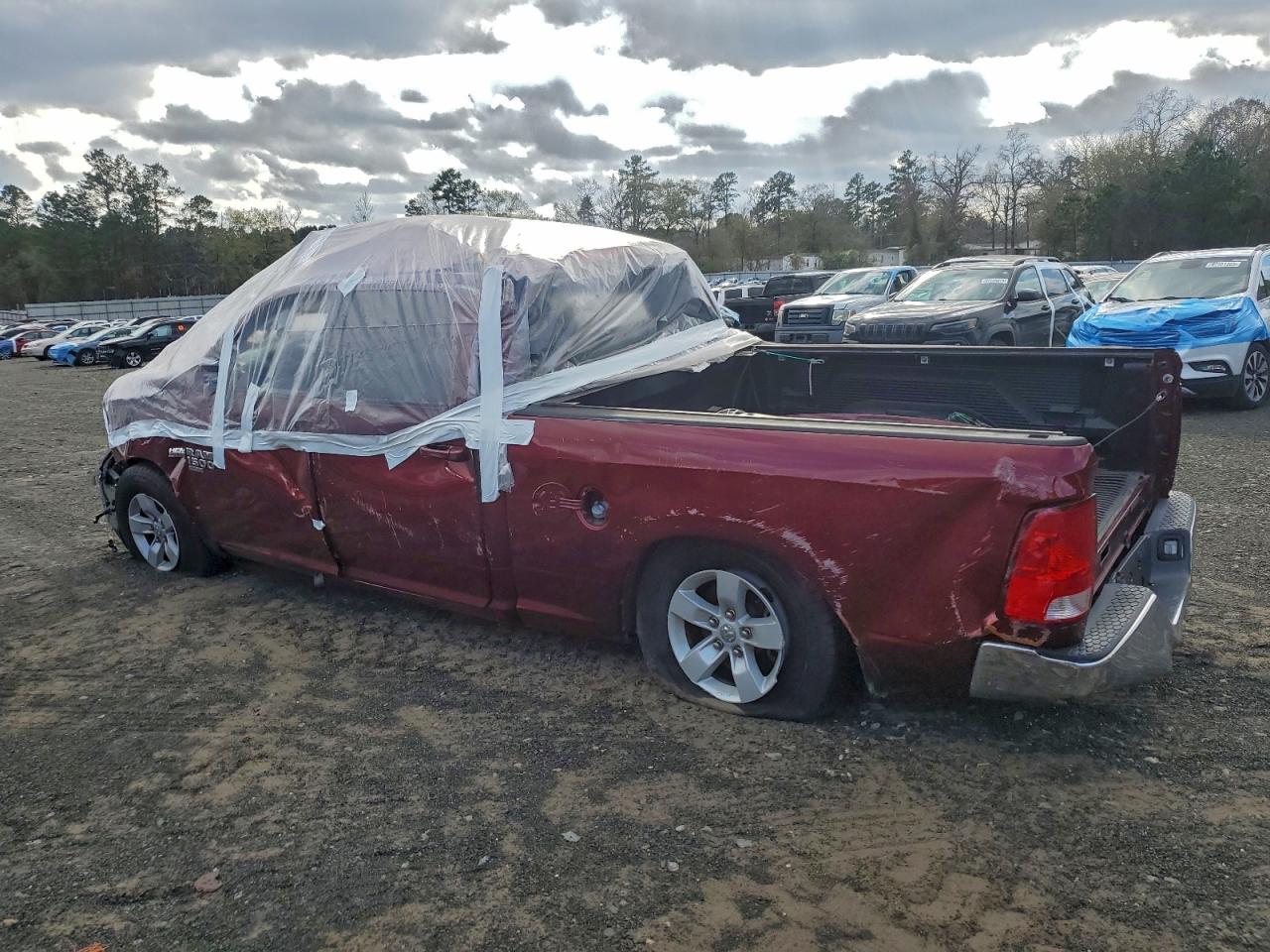 2019 RAM 1500 CLASSIC SLT photo 2