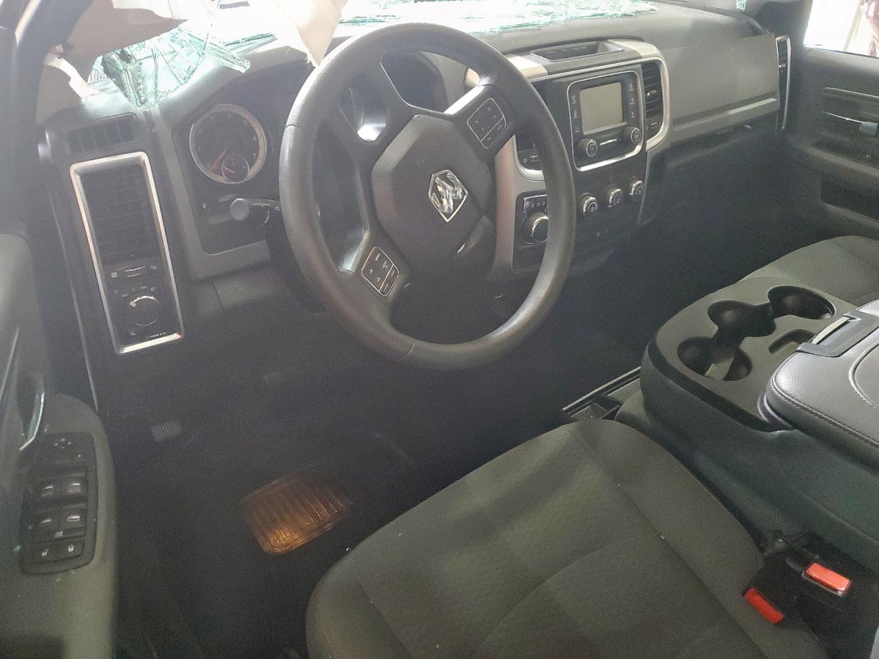 2019 RAM 1500 CLASSIC SLT photo 8