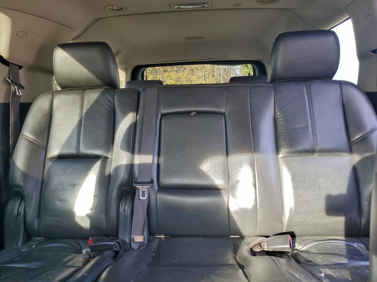 2011 CHEVROLET SUBURBAN K1500 LT photo 10