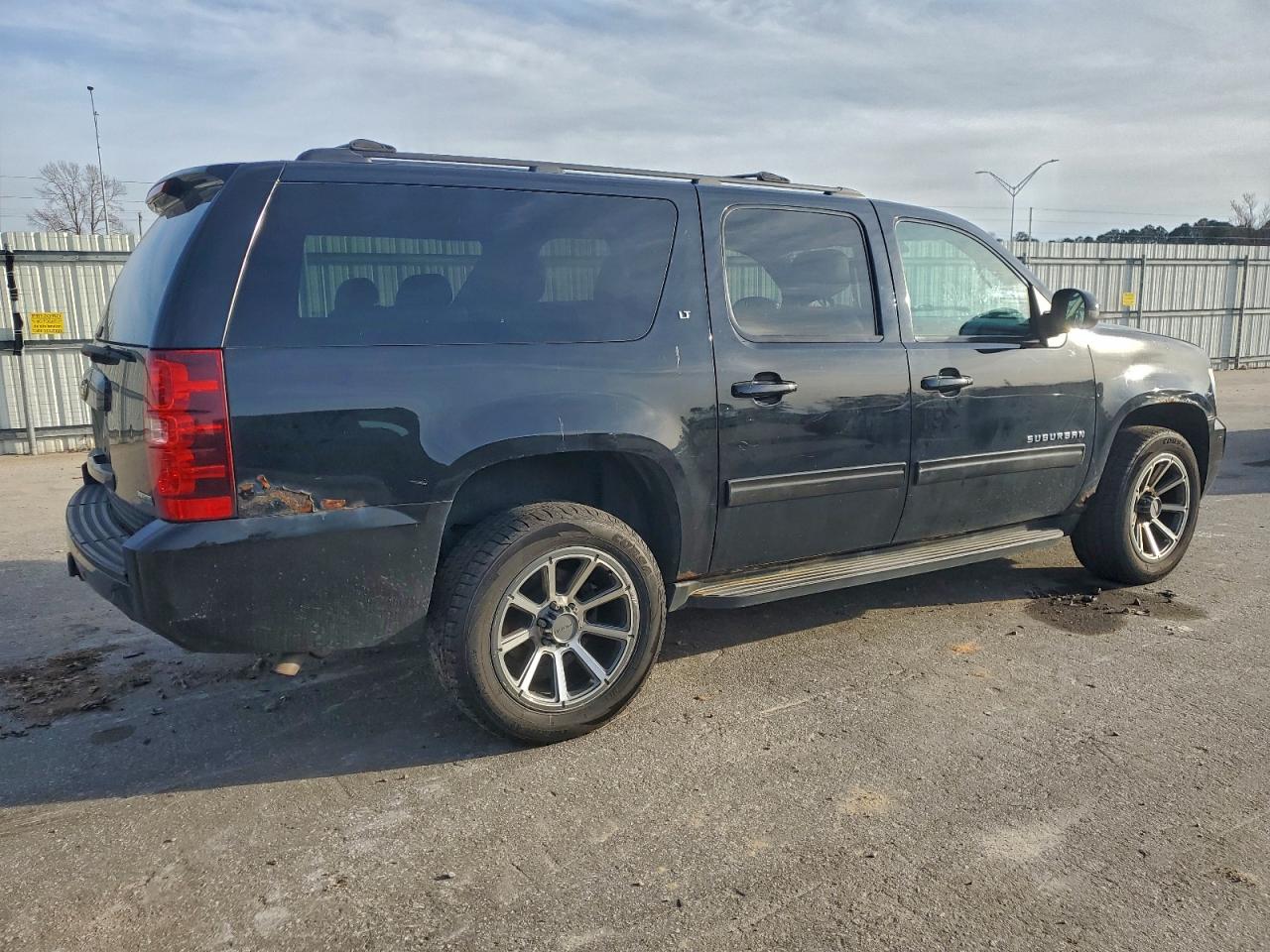 2011 CHEVROLET SUBURBAN K1500 LT photo 3