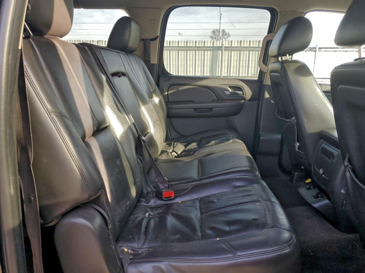 2011 CHEVROLET SUBURBAN K1500 LT photo 11