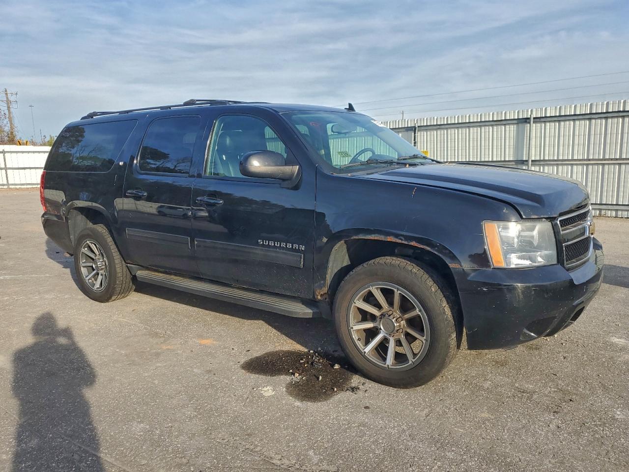 2011 CHEVROLET SUBURBAN K1500 LT photo 4