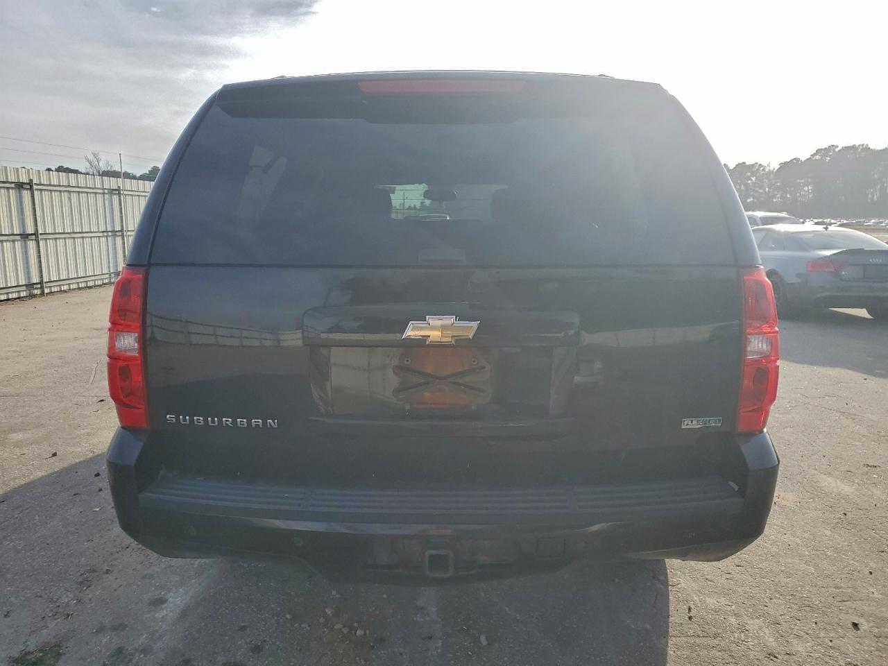 2011 CHEVROLET SUBURBAN K1500 LT photo 6