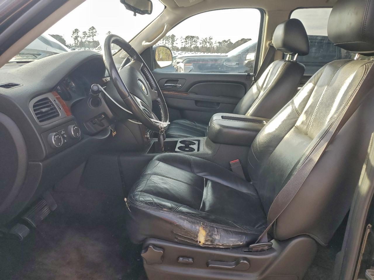 2011 CHEVROLET SUBURBAN K1500 LT photo 7