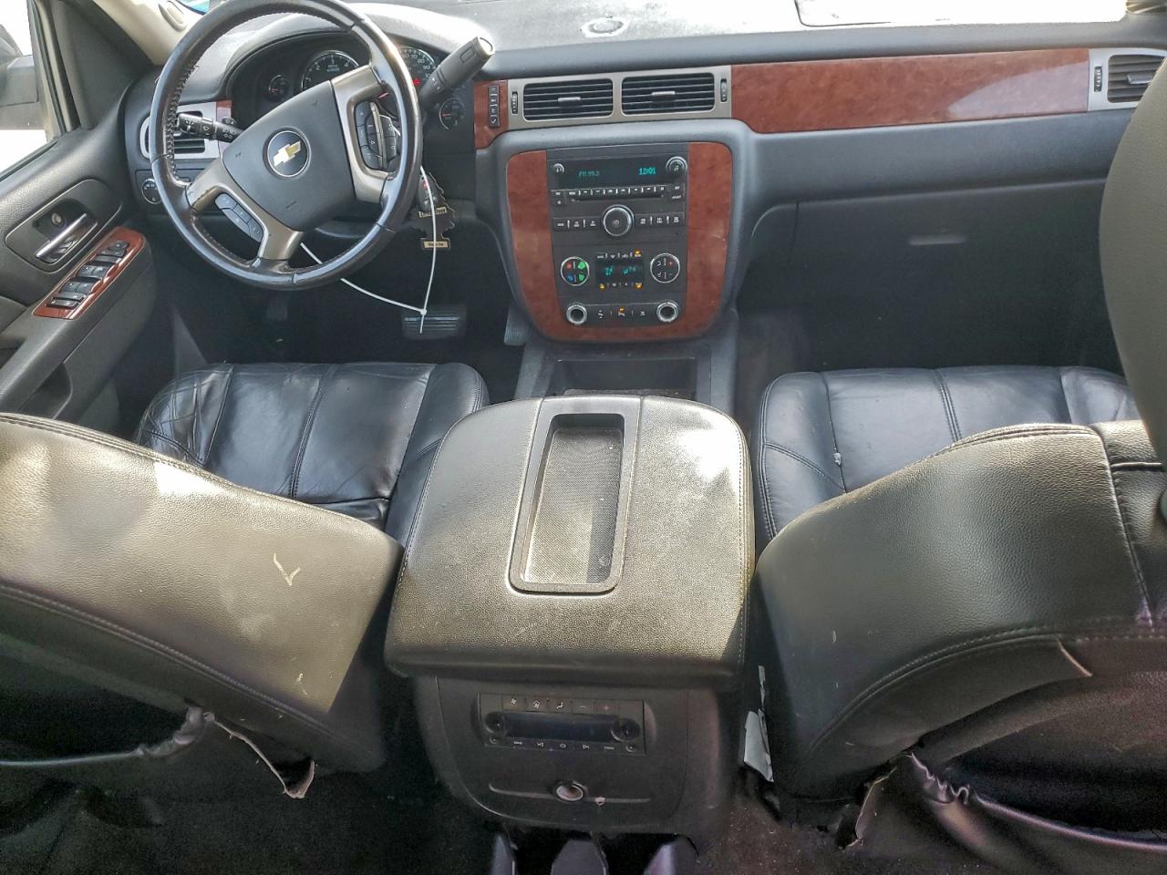 2011 CHEVROLET SUBURBAN K1500 LT photo 8