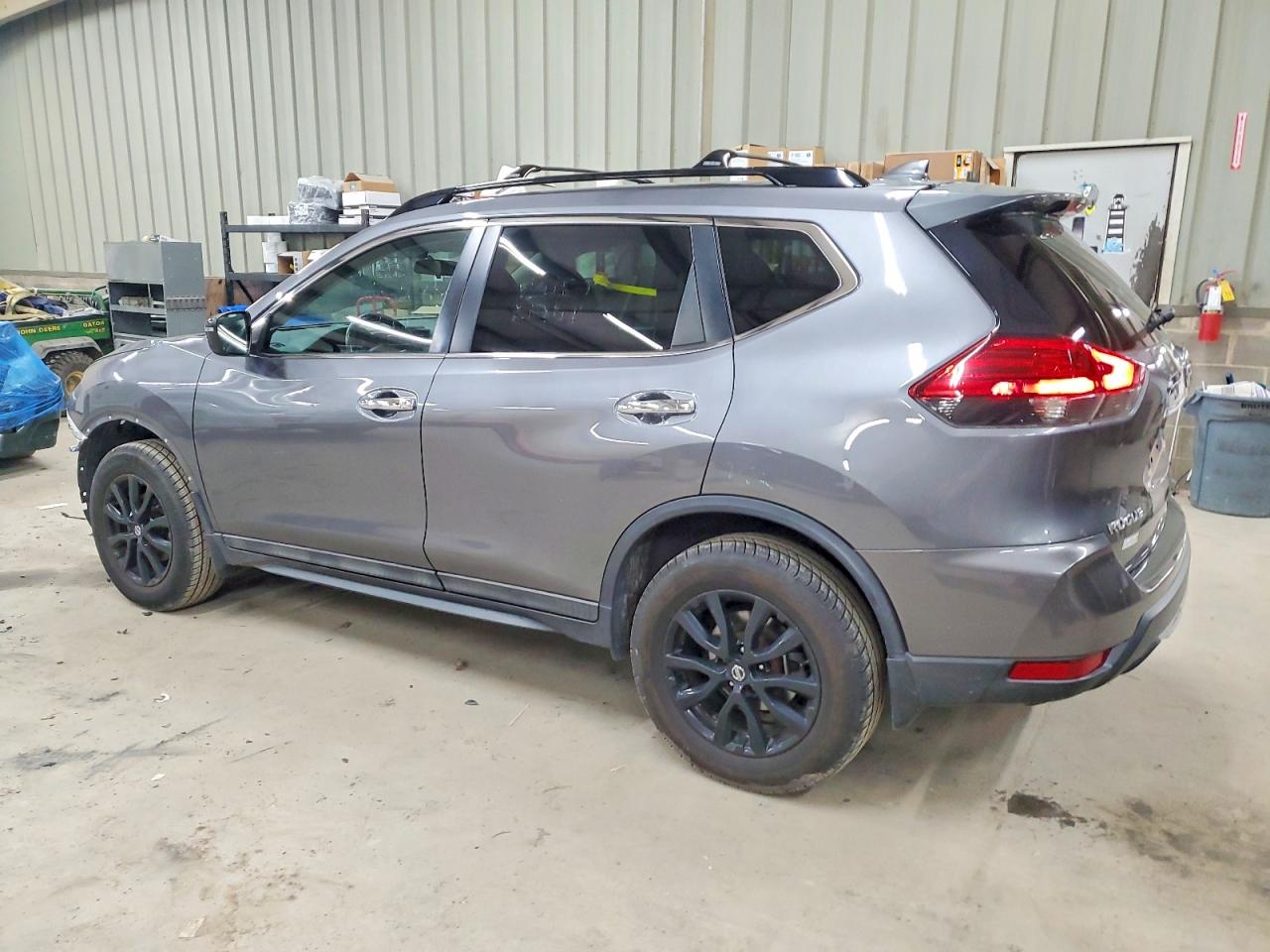 2017 NISSAN ROGUE SV photo 2
