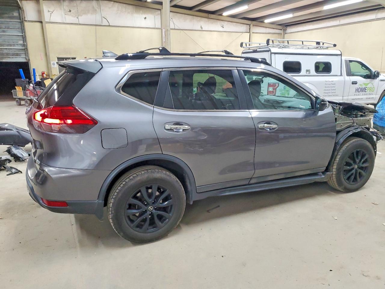 2017 NISSAN ROGUE SV photo 3