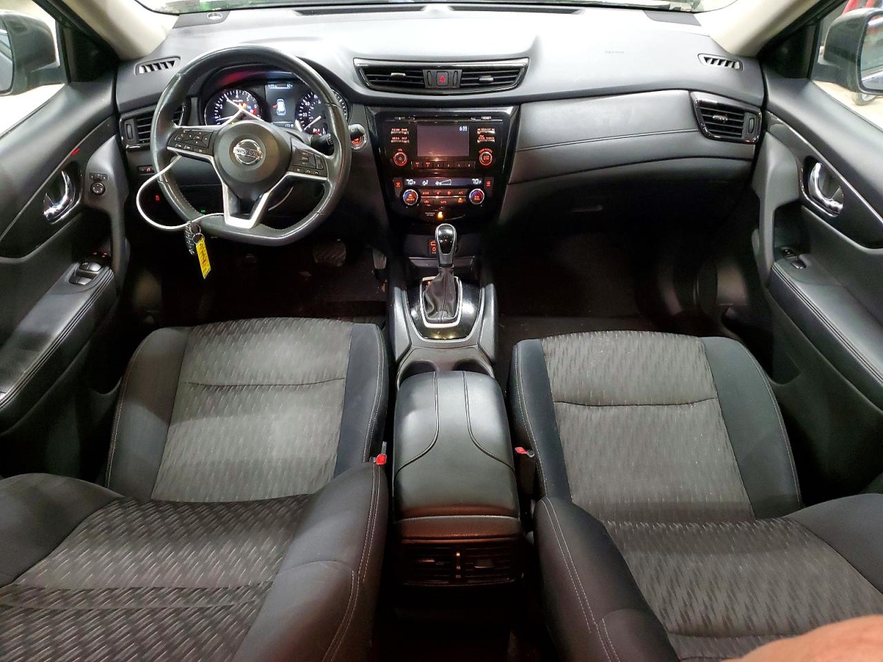 2017 NISSAN ROGUE SV photo 8