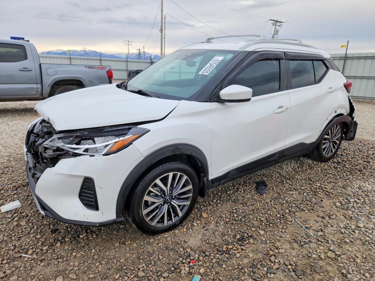2023 NISSAN KICKS