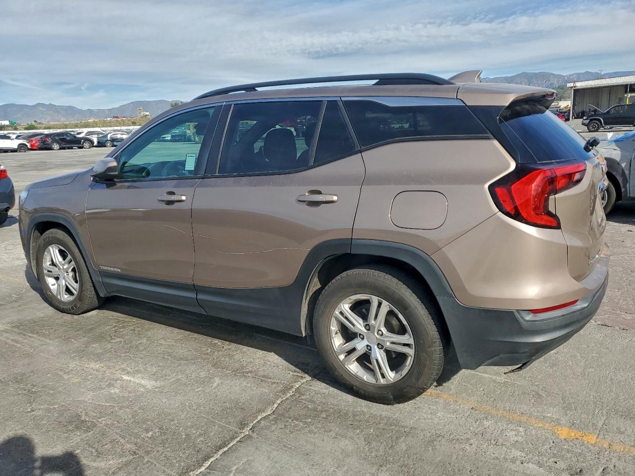 2018 GMC TERRAIN SLE photo 3