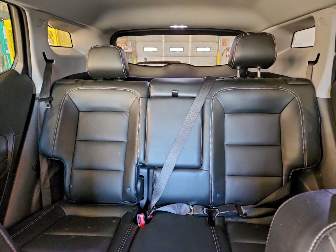 2024 GMC TERRAIN SLT photo 10