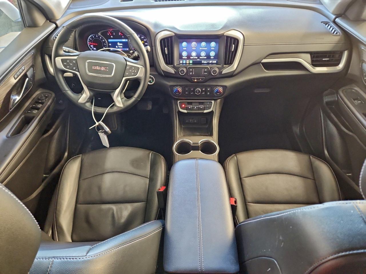 2024 GMC TERRAIN SLT photo 8