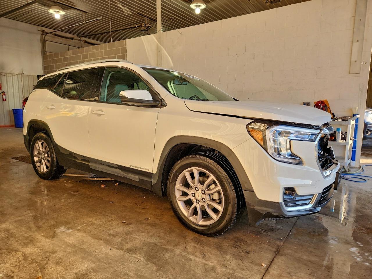 2024 GMC TERRAIN SLT photo 4