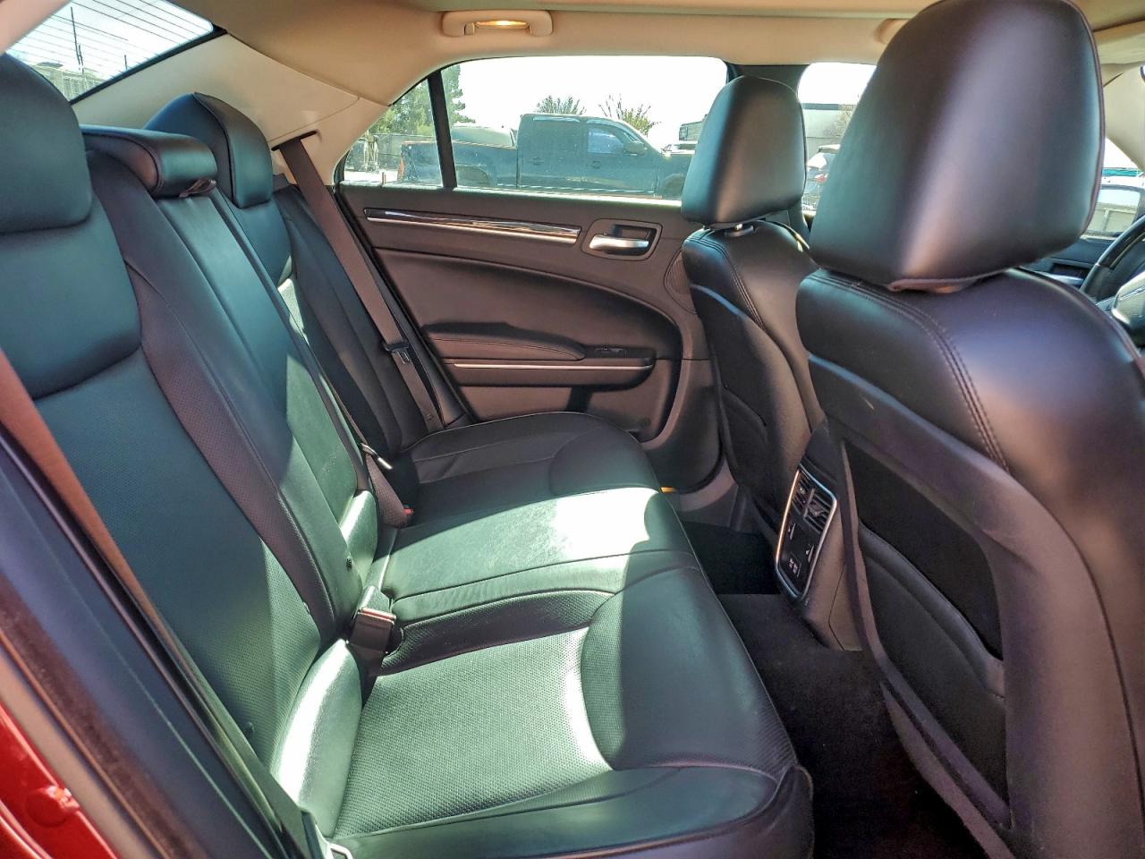 2019 CHRYSLER 300 LIMITED photo 10