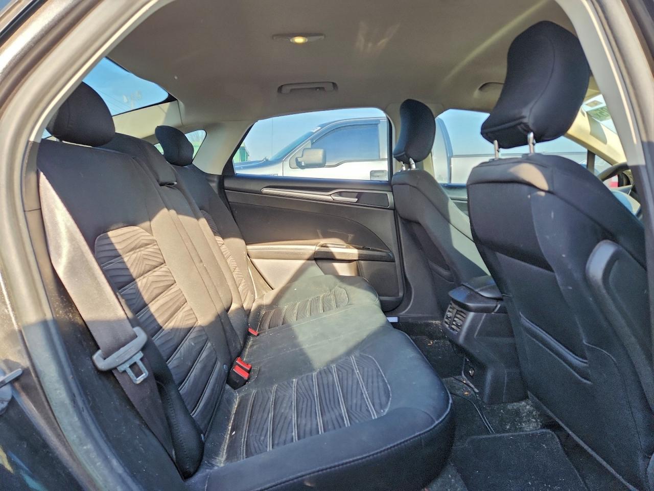 2016 FORD FUSION SE photo 10