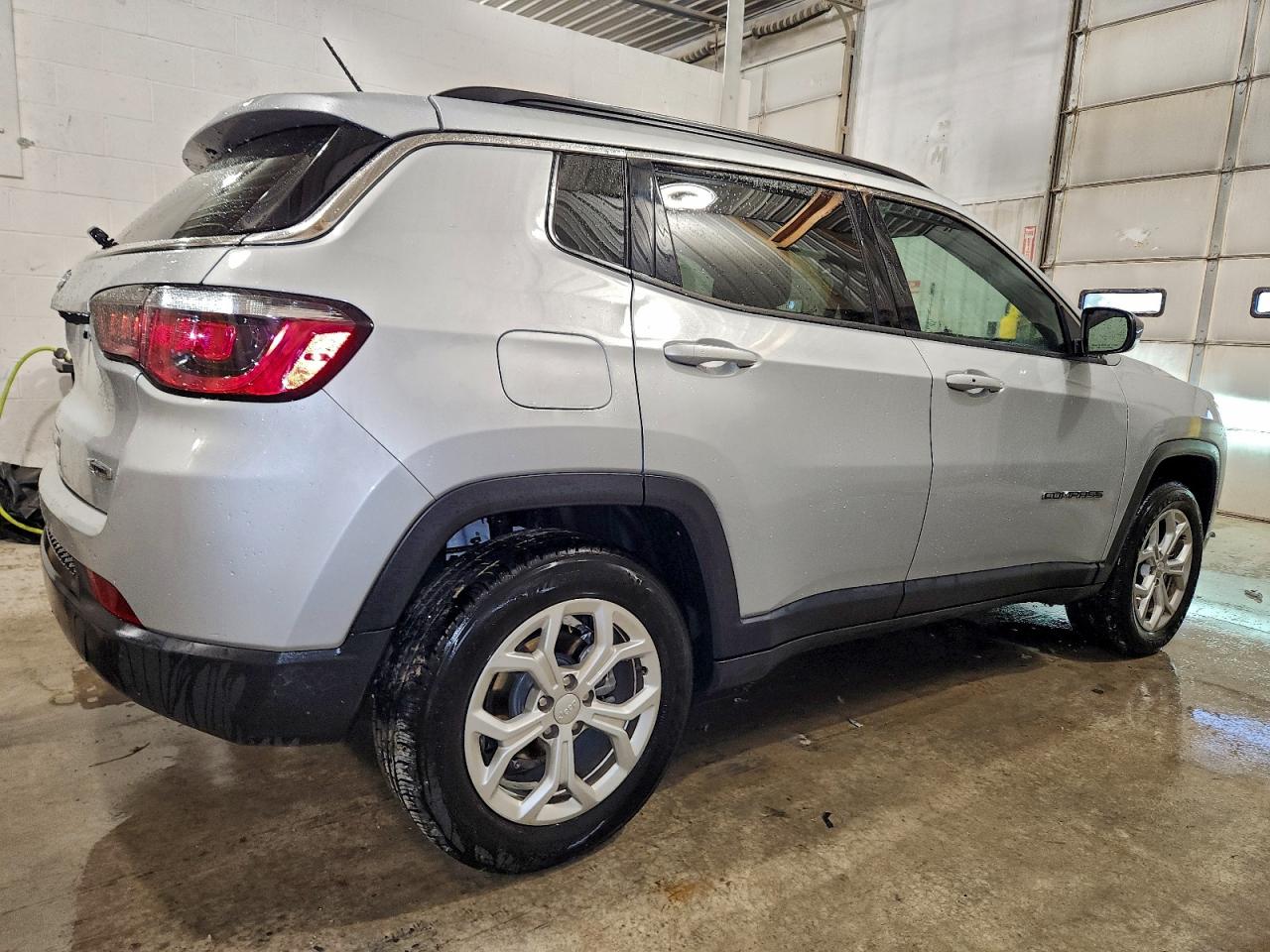 2024 JEEP COMPASS LATITUDE photo 3