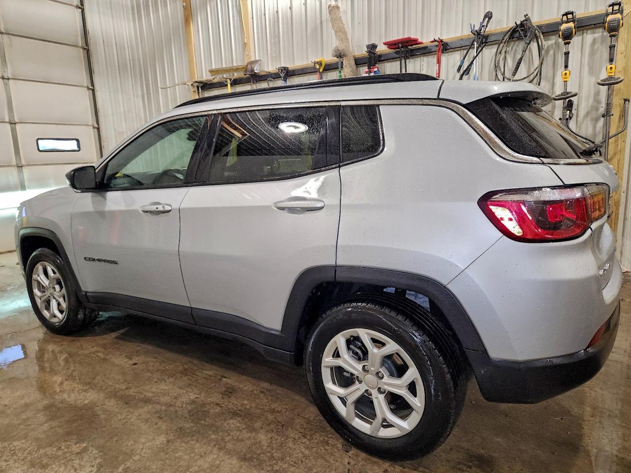 2024 JEEP COMPASS LATITUDE photo 2