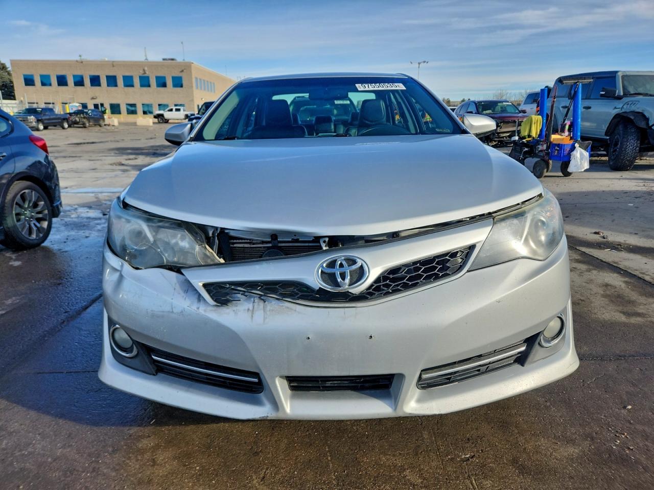 2012 TOYOTA CAMRY SE photo 5