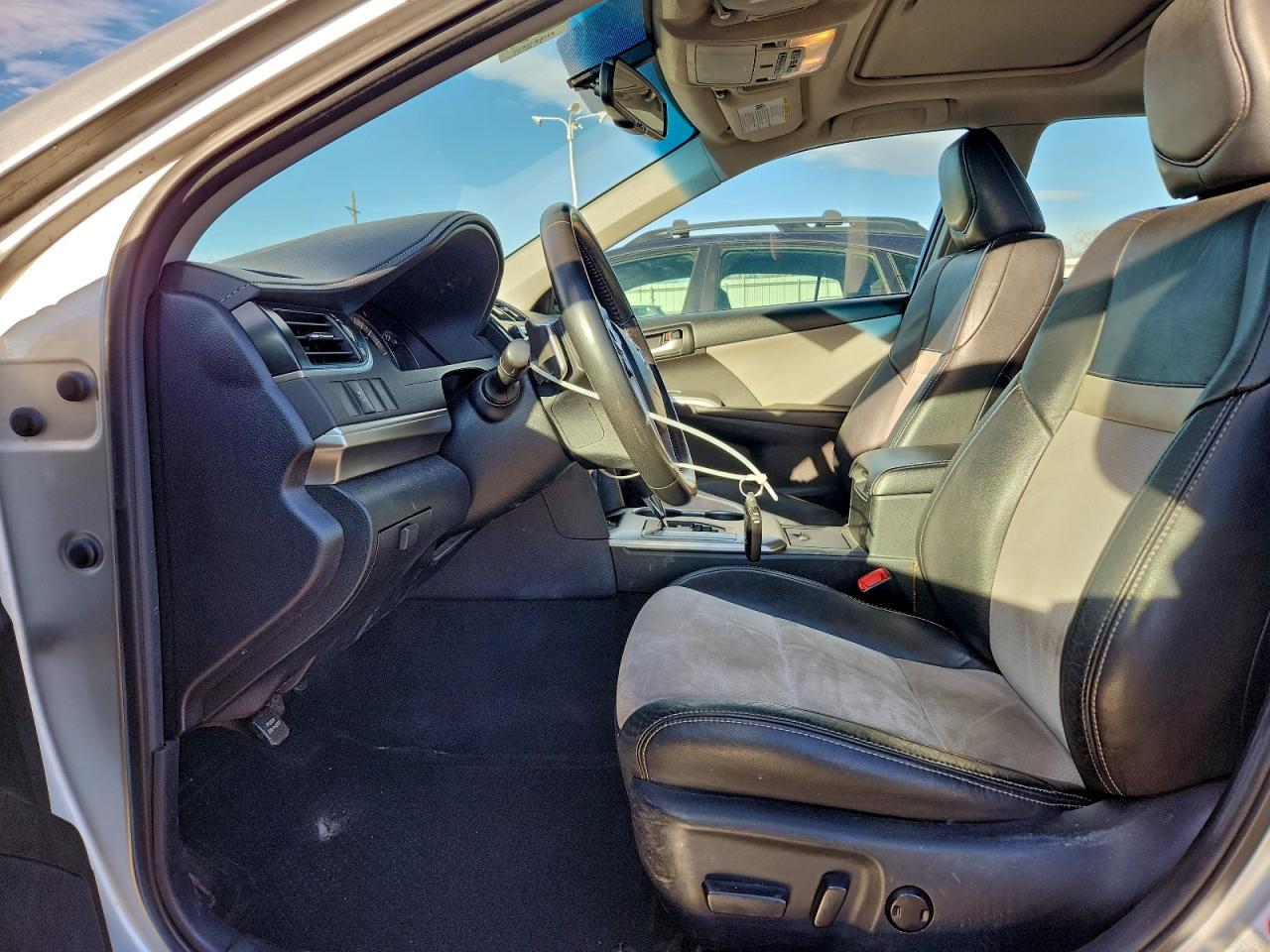 2012 TOYOTA CAMRY SE photo 7