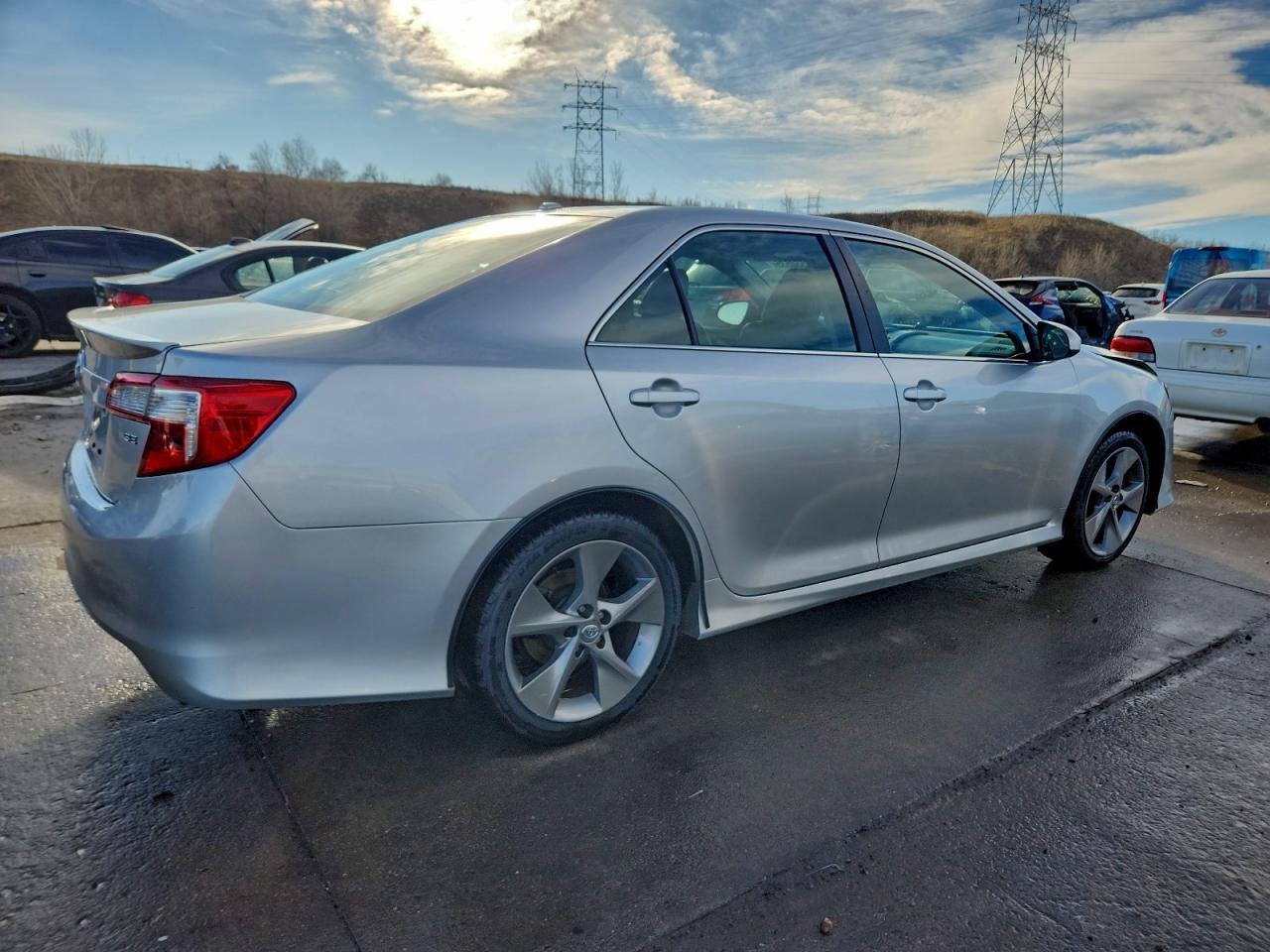 2012 TOYOTA CAMRY SE photo 3