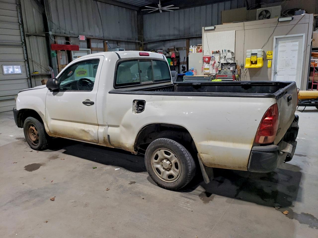 2013 TOYOTA TACOMA photo 2