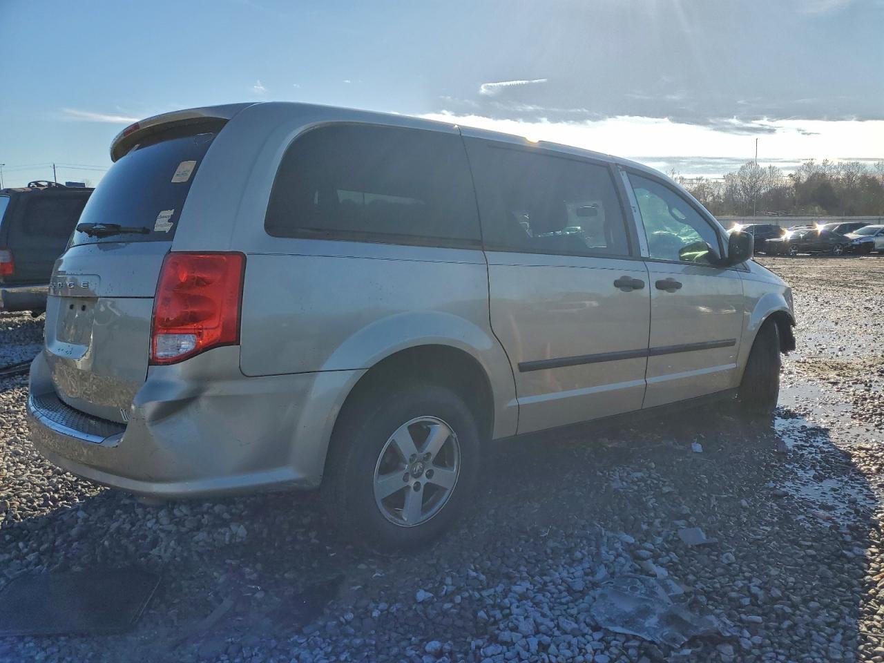 2013 DODGE GRAND CARAVAN SE photo 3