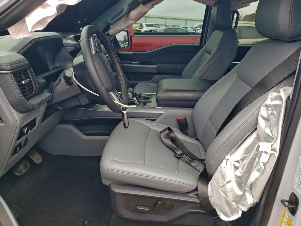 2025 FORD F150 LIGHTNING XLT photo 19
