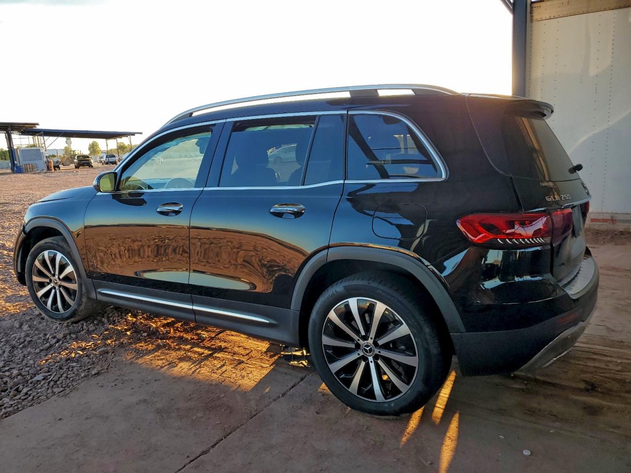2021 MERCEDES-BENZ GLB 250 photo 2
