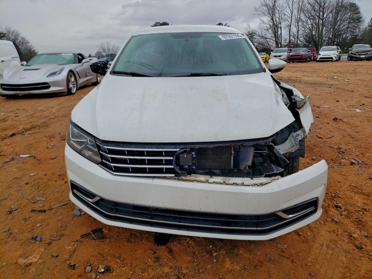 2017 VOLKSWAGEN PASSAT S photo 5
