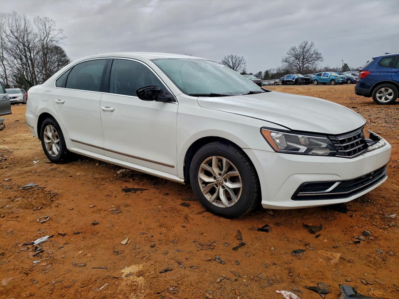 2017 VOLKSWAGEN PASSAT S photo 4