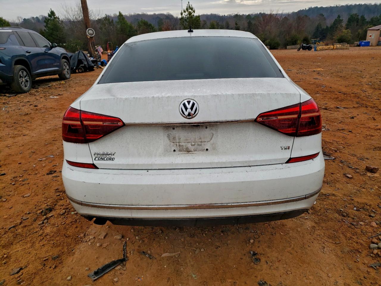2017 VOLKSWAGEN PASSAT S photo 6