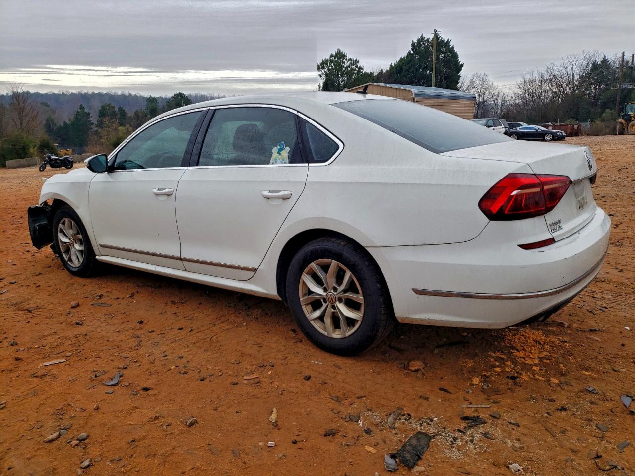 2017 VOLKSWAGEN PASSAT S photo 2