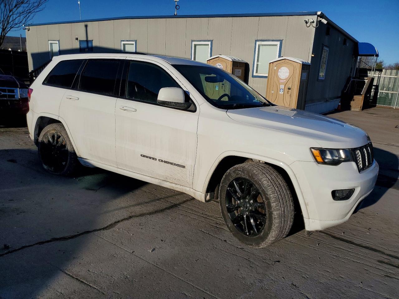 2020 JEEP GRAND CHEROKEE LAREDO photo 4