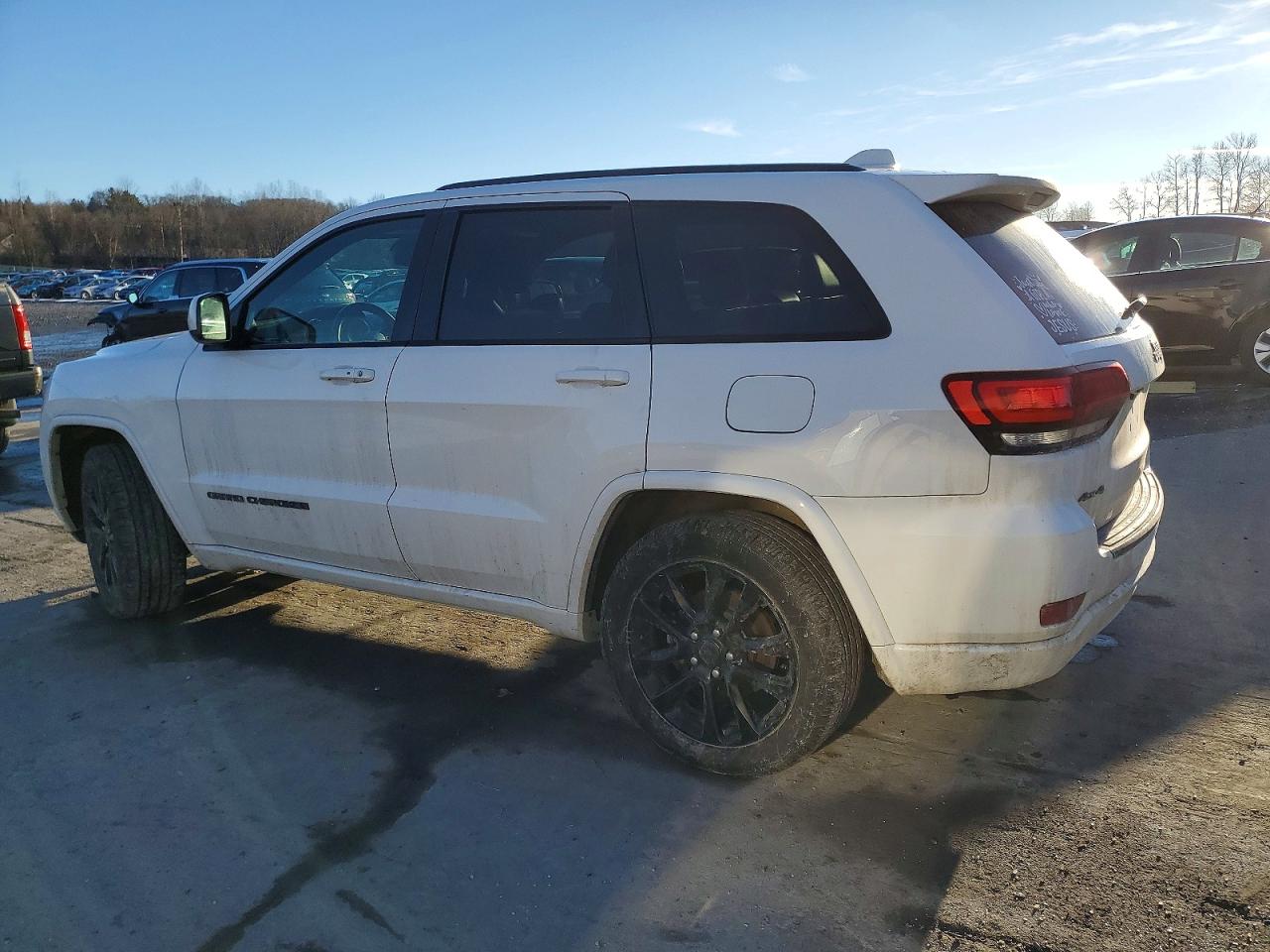2020 JEEP GRAND CHEROKEE LAREDO photo 2