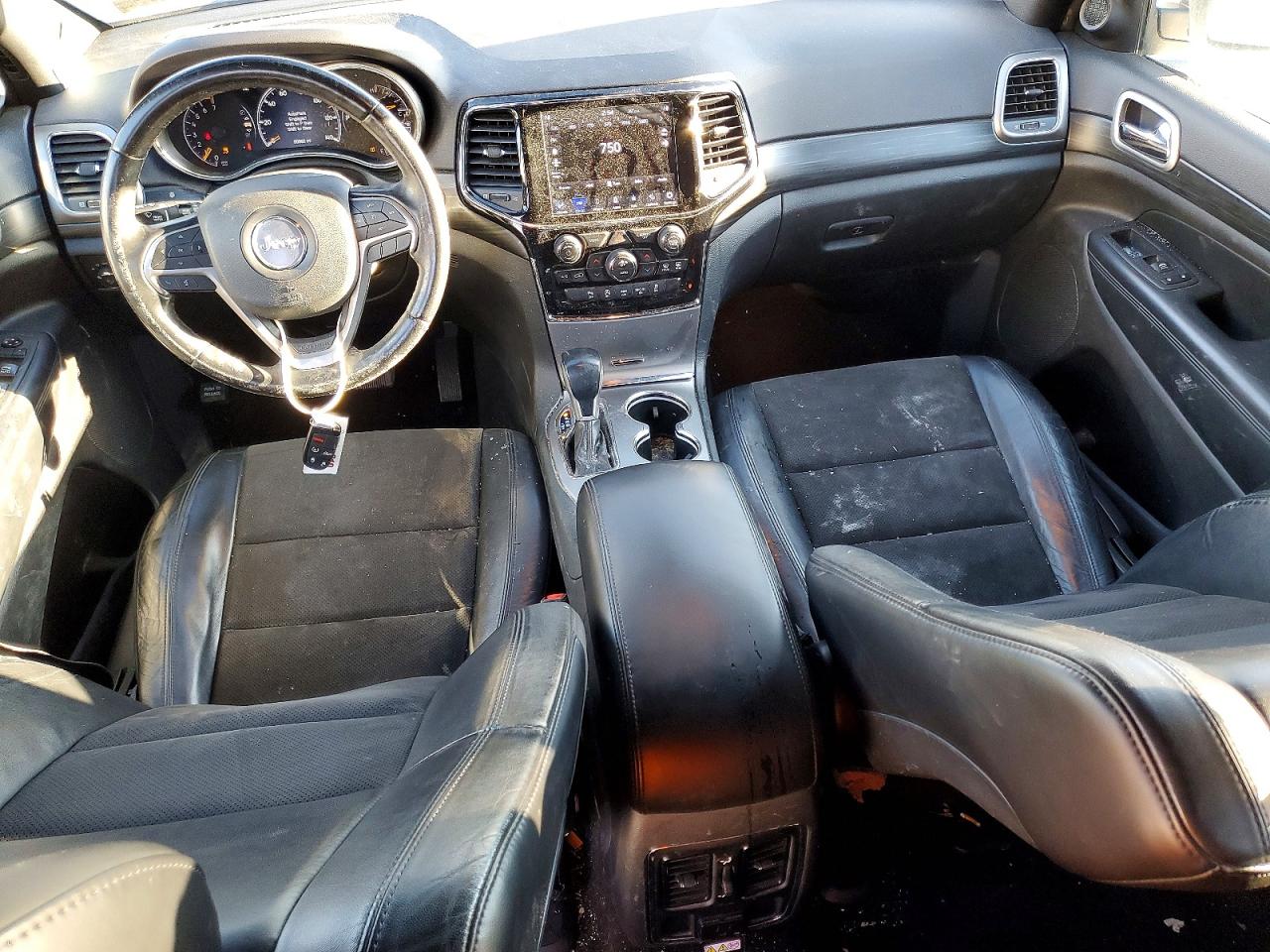 2020 JEEP GRAND CHEROKEE LAREDO photo 8