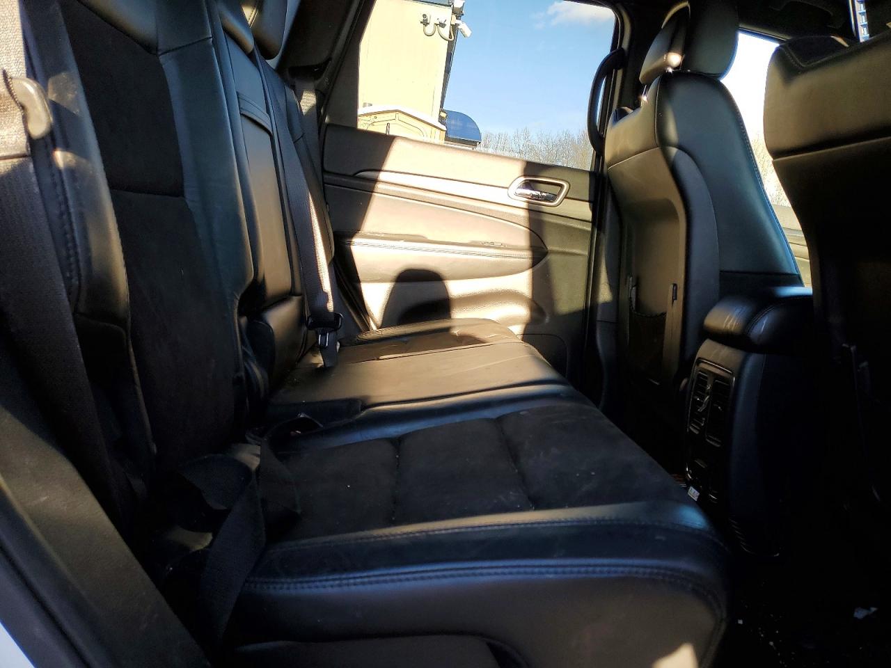 2020 JEEP GRAND CHEROKEE LAREDO photo 10