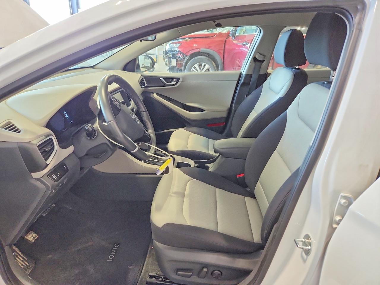 2018 HYUNDAI IONIQ SEL photo 7