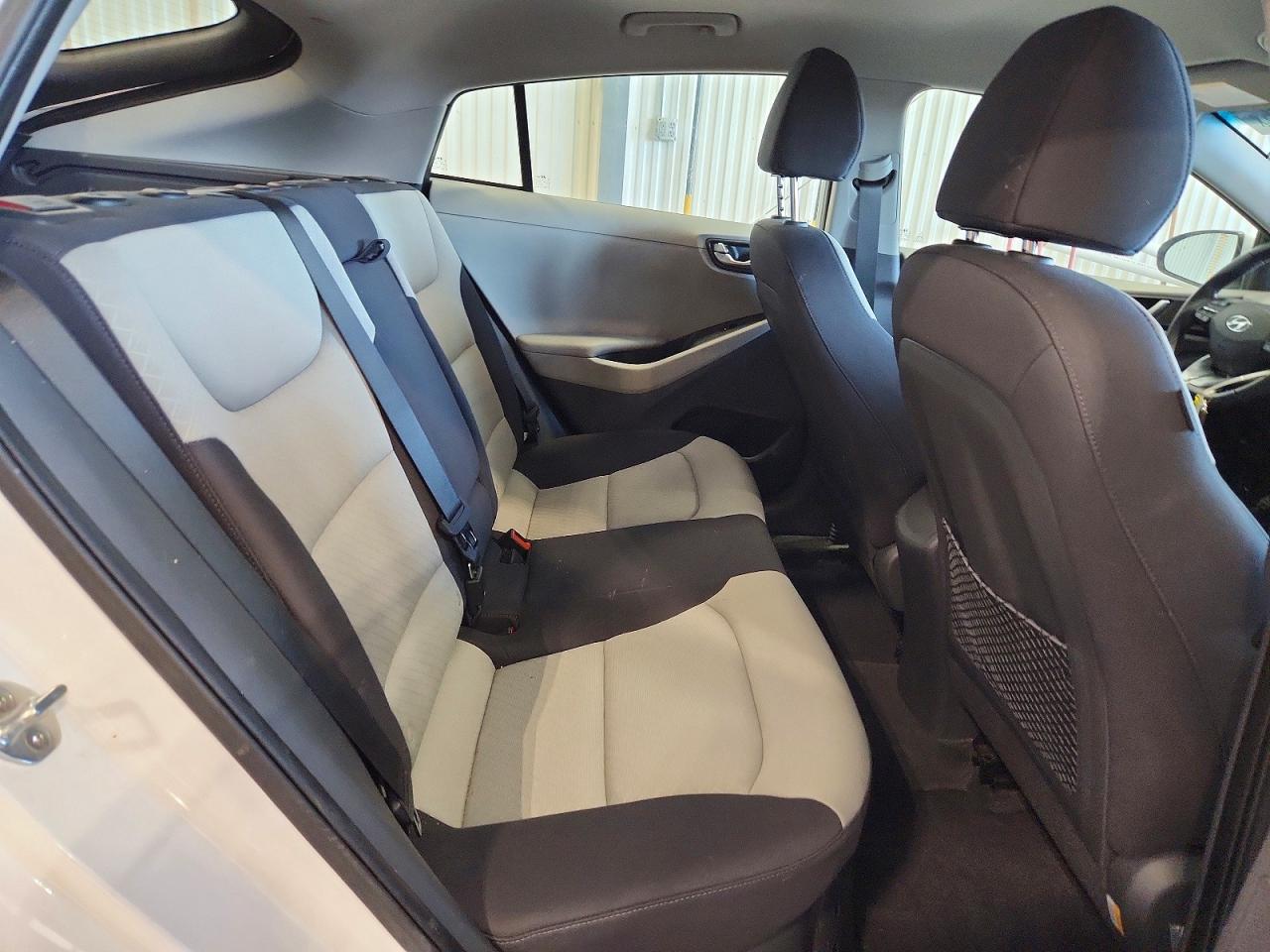 2018 HYUNDAI IONIQ SEL photo 10