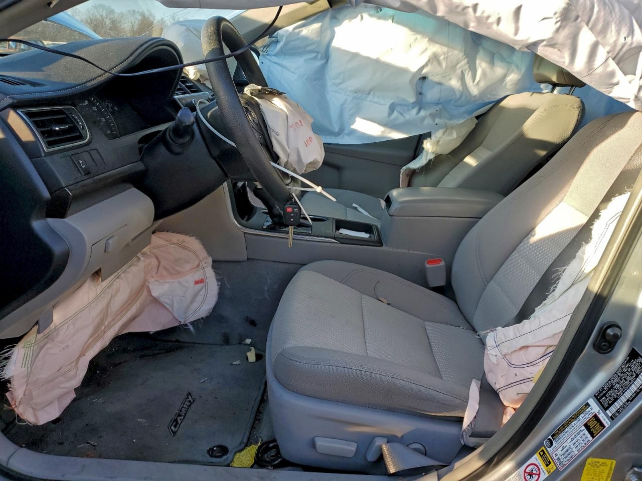 2015 TOYOTA CAMRY LE photo 7