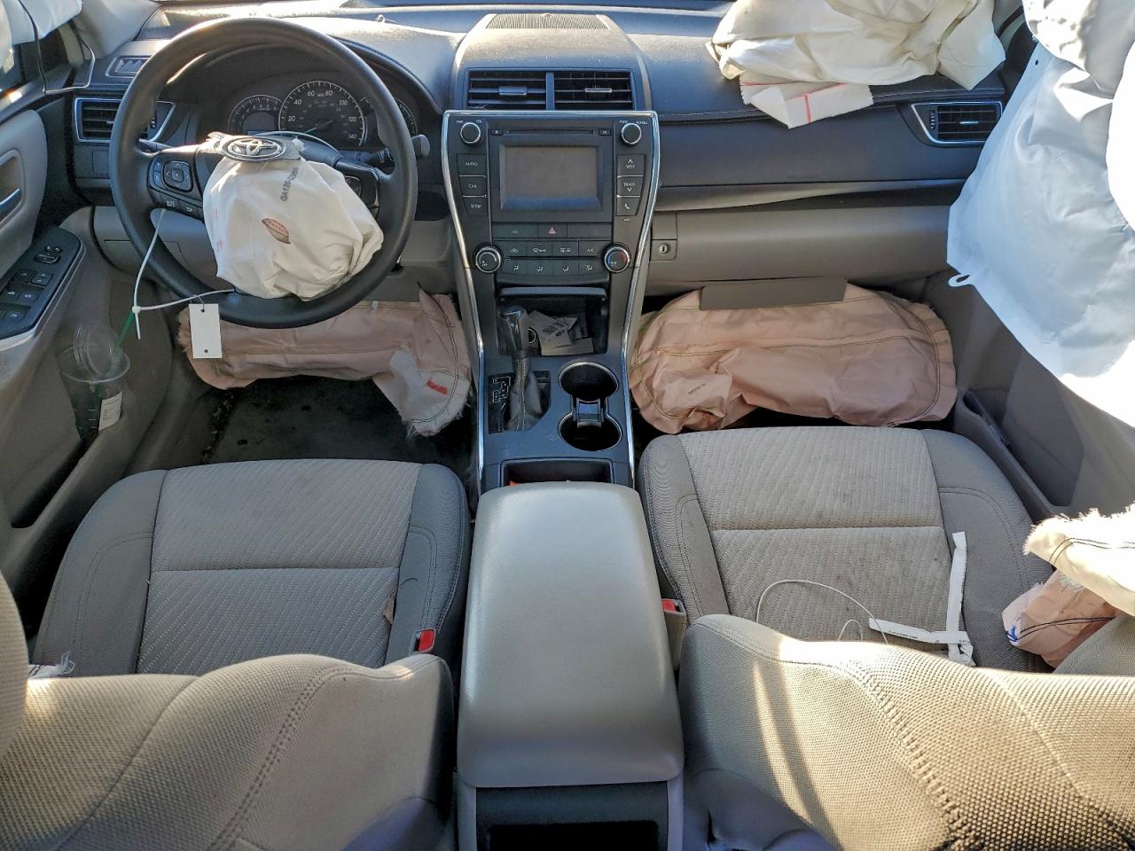 2015 TOYOTA CAMRY LE photo 8