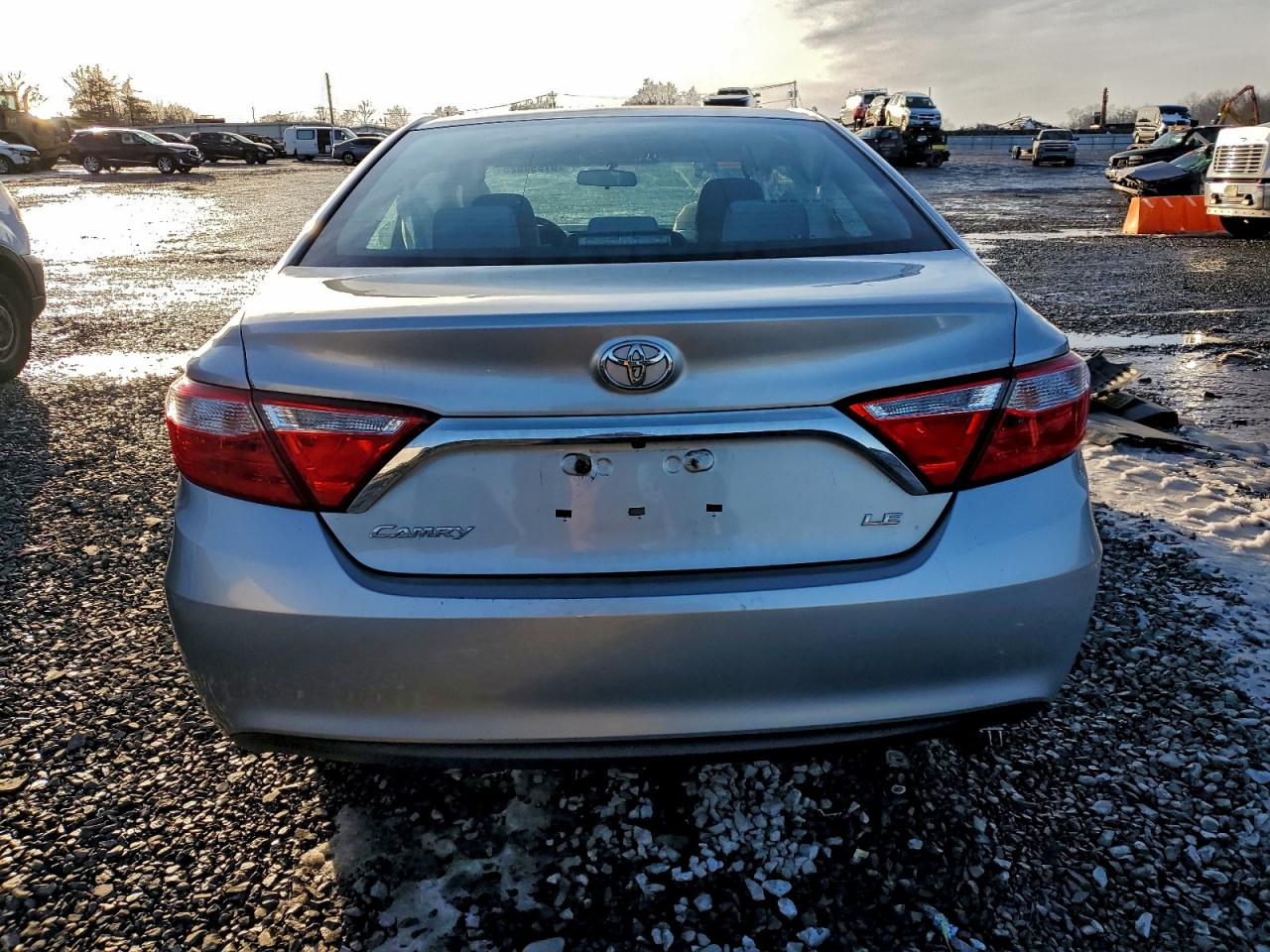 2015 TOYOTA CAMRY LE photo 6