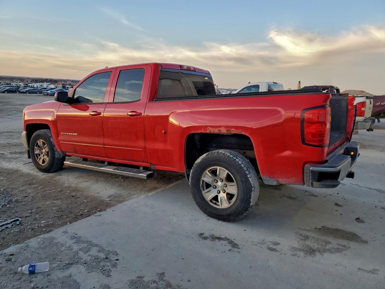 2018 CHEVROLET SILVERADO C1500 LT photo 2