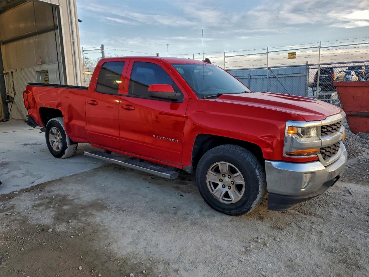 2018 CHEVROLET SILVERADO C1500 LT photo 4