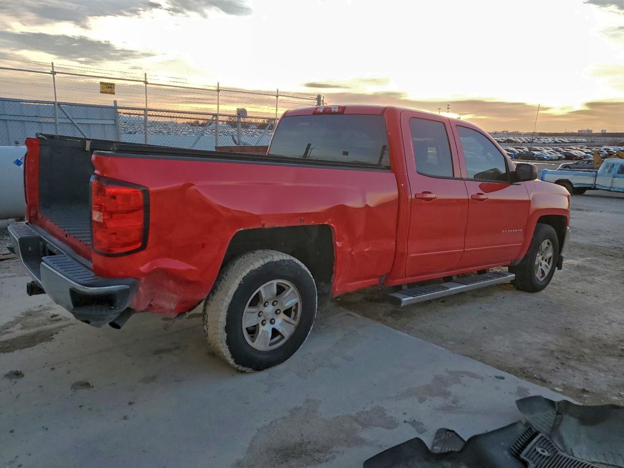 2018 CHEVROLET SILVERADO C1500 LT photo 3
