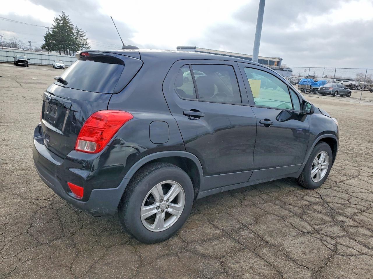 2019 CHEVROLET TRAX LS photo 3