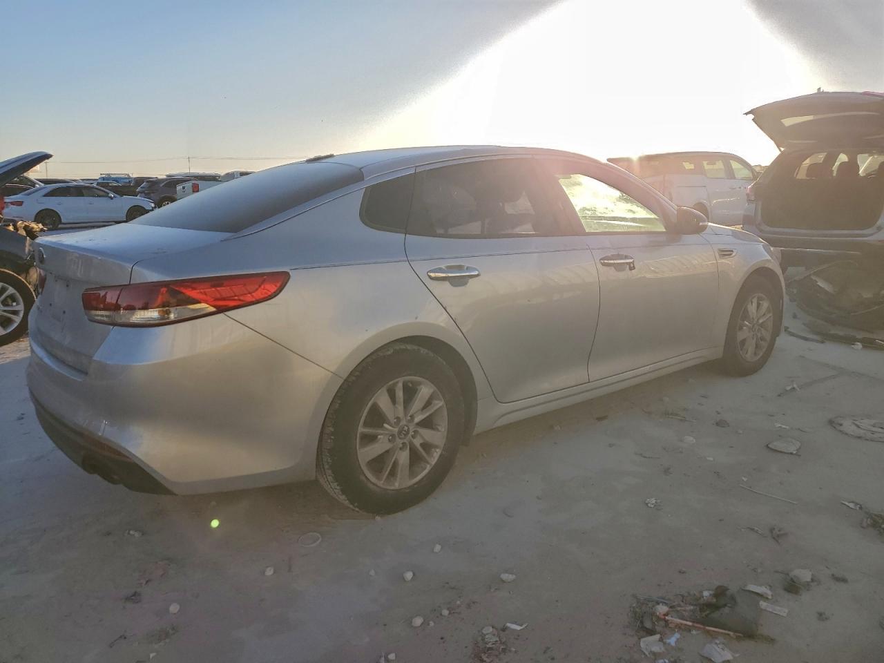 2016 KIA OPTIMA LX photo 3