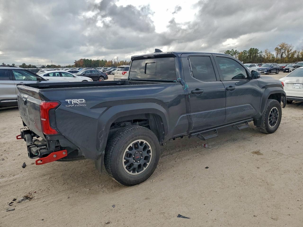 2024 TOYOTA TACOMA DOUBLE CAB photo 3