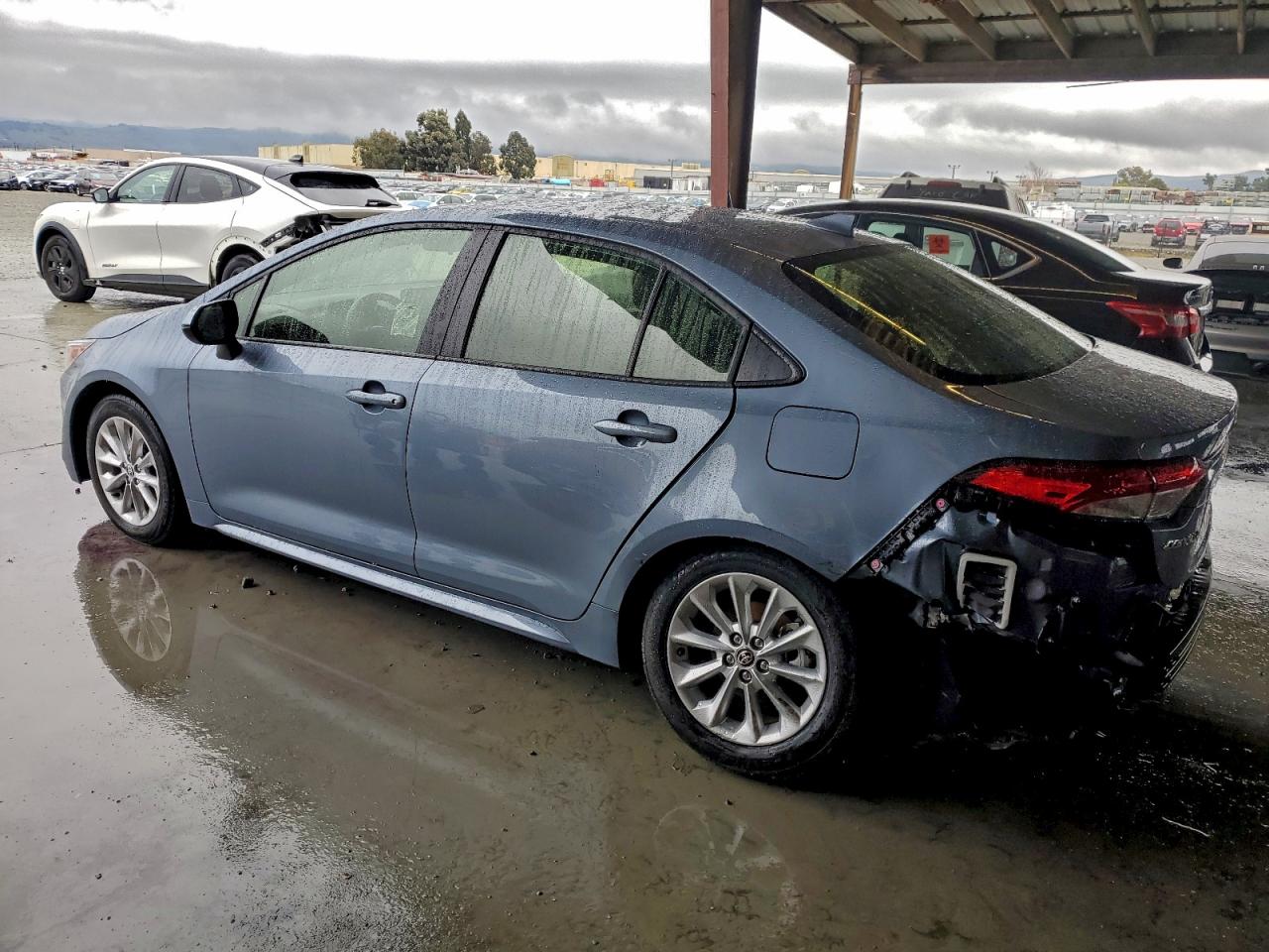 2022 TOYOTA COROLLA LE photo 2