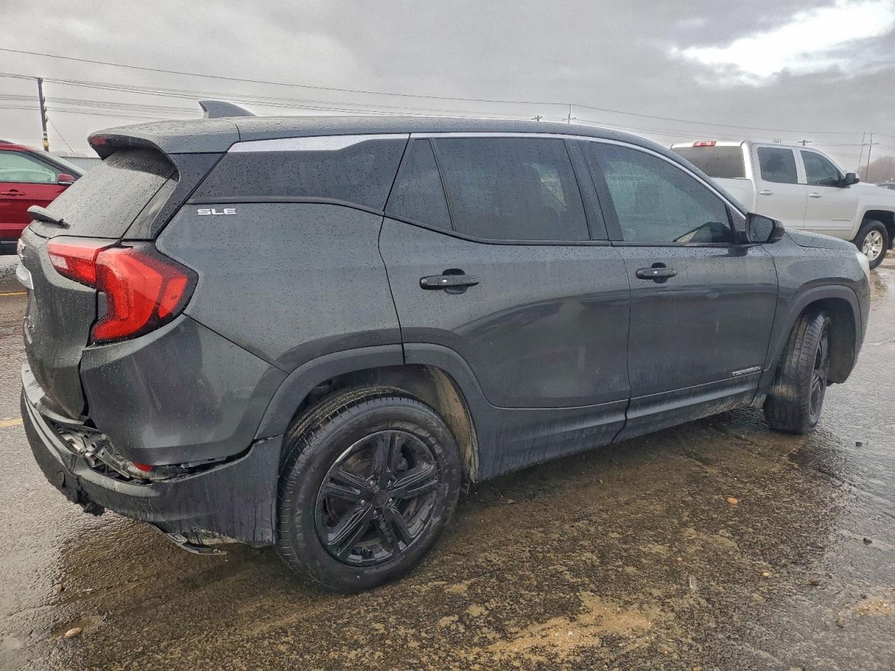 2018 GMC TERRAIN SLE photo 3